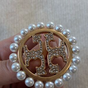 Gold pearl brooch